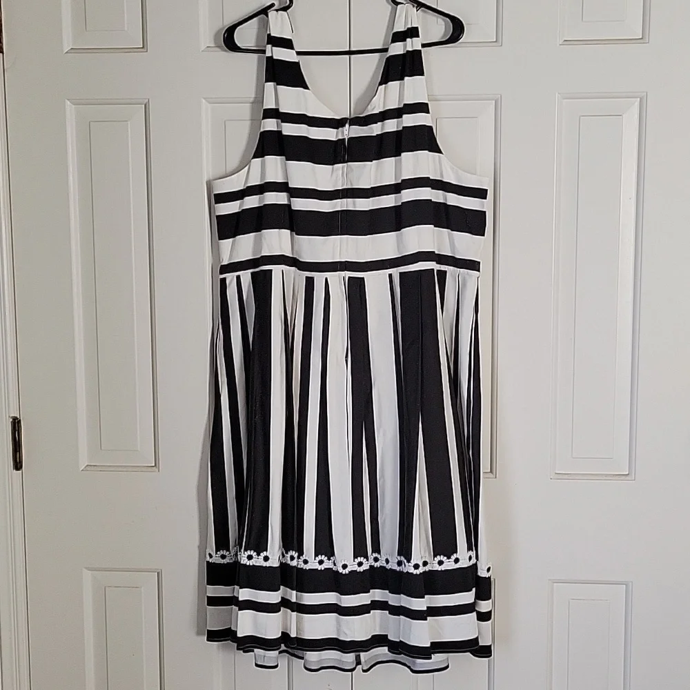 Modcloth black and white stripe Sleeveless fit and flair dress sz 4x Daisy - Picture 2 of 7
